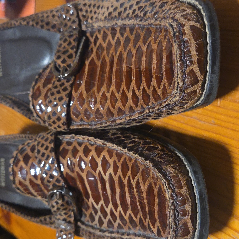 Stuart Weitzman brown slip on shoes size 10N - Picture 6 of 11